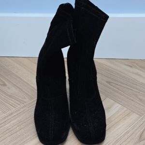 DNKY VELVET Elegant Black Women's BootIES 8.5 EUC